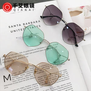 เฉียนไนแว่นกันแดดทรงไม่สมมาตรสำหรับผู้หญิงกรอบสีเงินเลนส์พีซีป้องกันรังสียูวี 100% แฟชั่นกันแดดประเภท 3 - Product Image 4