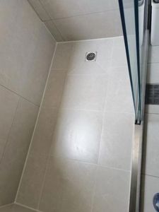 กาวติดกระเบื้องอุตสาหกรรม QYM C2 สำหรับกระเบื้องแผ่นใหญ่ ขนาด 20 กก. ยึดติดแน่น เป็นมิตรกับสิ่งแวดล้อม กันน้ำ ใช้สำหรับปูกระเบื้องแบบบาง - Product Image 6