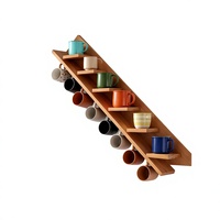 Support à tasses en bois artisanal et durable pour le rangement de la vaisselle et des boissons sur la table de cuisine