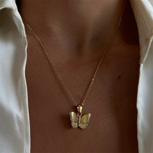 Nouveauté Collier à chaîne avec pendentif papillon en acier inoxydable et zircon CZ pour anniversaire - Unisexe - Product Image 5
