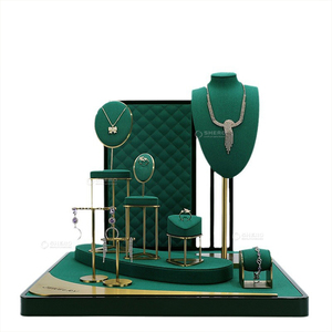 Soporte de exhibición de joyería de metal estilo moderno en oferta, expositor de microfibra personalizado para pendientes y collares, busto verde para exhibición de joyería. - Product Image 1