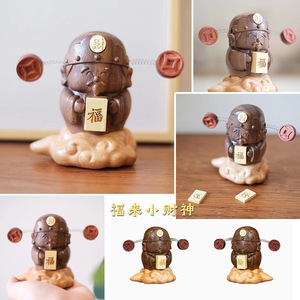 Adorno de sándalo tallado del Dios de la Riqueza con el característico símbolo Fu para decoración Feng Shui en el hogar u oficina. - Product Image 4