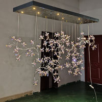 Lustre en forme de fleur, personnalisé et professionnel, pour projet intérieur, luminaire suspendu en cristal coloré de luxe