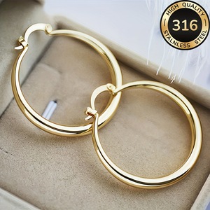 Pendientes grandes y sólidos, estilo exagerado, versátiles y con estilo, pendientes transfronterizos elegantes y a la moda. - Product Image 3