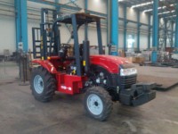 Chariot à palettes tout-terrain monté sur tracteur de marque chinoise TC4015, moteur diesel, capacité de charge de 1500 kg, pour usage commercial