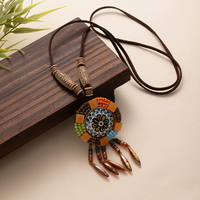 Collier vintage ethnique en alliage, longue chaîne bohème pour pull, pendentif polyvalent unisexe avec breloques à pompons, accessoires