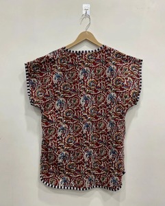 Veste en coton matelassée Kantha au design unique, imprimée à la main, douce, respirante, demi-veste vintage, style bohème, avec cordon de serrage - Product Image 4