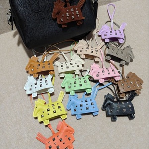 Porte-clés personnalisé Cheval de guerre en cuir PU, pendentif de sac Poney, porte-clés de voiture, porte-clés Cheval de guerre style punk à rivets - Product Image 2