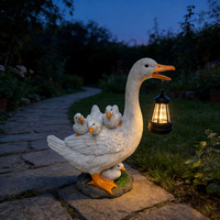Lampe solaire de jardin en résine personnalisée en gros, motif famille de canards, avec figurines d'animaux créatives pour la décoration de jardin et de cour, cadeaux de pendaison de crémaillère