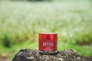 Crema Hidratante Intensiva con Aceite de Caballo de Jeju y Ácido Hialurónico, Crema Facial Nutritiva Profunda Antiarrugas para Piel Seca - Product Image 2