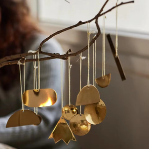 เครื่องประดับลูกบอลคริสต์มาสทำจากทองเหลืองแบบทันสมัยสำหรับแขวนลูกบอลและต้นไม้ - Product Image 1