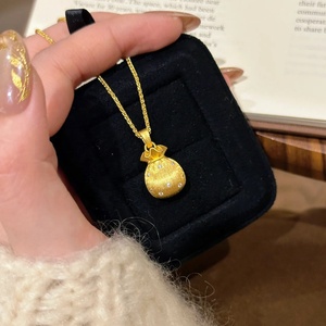 Nieuwe Chinese Stijl Diamant Ingelegde Geborstelde Kleine Gelukstas Hanger Ketting Licht Luxe Zijden Portemonnee Sleutelbeenketting - Product Image 1