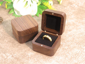 Caja de Anillo de Compromiso Cuadrada de 5.5mm, de Madera de Nogal Negro, para Regalo de Boda, Venta al Por Mayor - Product Image 3