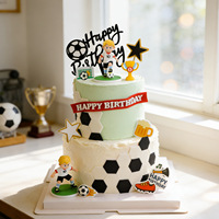 Décoration de gâteau sur le thème du football de dessin animé pour l'anniversaire d'un garçon