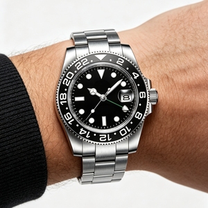 Montre de plongée OEM à quartz pour homme de 40 mm avec logo personnalisé, cadran noir GMT, bracelet en acier rouge GMT, lunette en céramique rouge et bleue <span class=keywords><strong>Pepsi</strong></span> - Product Image 3
