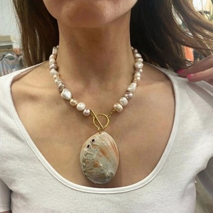 Collier ras du cou en perles d'eau douce et coquillages naturels, style océan, avec contraste de couleurs Hypsoconch, pour femme, vente en gros - Product Image 6