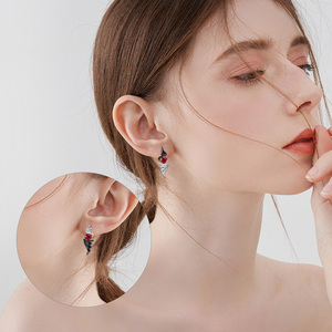 Vendita calda gioielli 925 in argento Sterling cuore di cristallo zircone cubico due tono angelo diavolo orecchini a bottone - Product Image 5