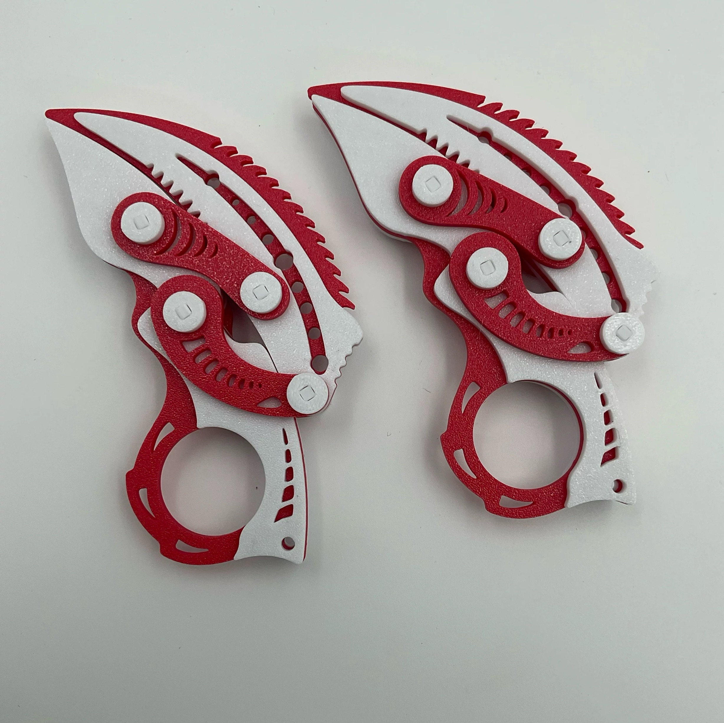 Couteau à griffes de cyberdragon rouge et blanc