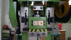 自動J21S深喉パンチプレス高効率金属パンチングマシン（大型板金用、オプションでCNCシステム搭載） - Product Image 3