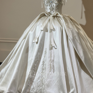 XS303 Vestido de Novia Moderno con Encaje Largo, Flores, Apliques de Cristal, Bordado, Cola de Capilla, 100% Poliéster - Product Image 6