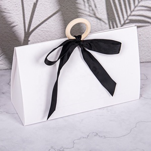 Thân Thiện Với Môi Biểu Tượng Tùy Chỉnh Gấp Wedding Party Pastry Tinh Tế Bow <span class=keywords><strong>Ribbon</strong></span> Quà Tặng Giấy Túi Với Xử Lý - Product Image 3