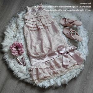 Ensemble deux pièces vintage rétro pour le printemps : haut court en dentelle à col licou avec nœud papillon et jupe courte moulante violette au-dessus du genou + jupe à volants - Product Image 4