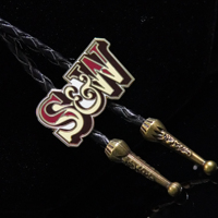 Cravate Bolo Personnalisée en Gros avec Logo Thème, Cravate Bolo en Cuivre Vieilli Estampé, Cravate Bolo Métallique Rétro ZS2 en Forme de Bouclier pour Tenue Décontractée