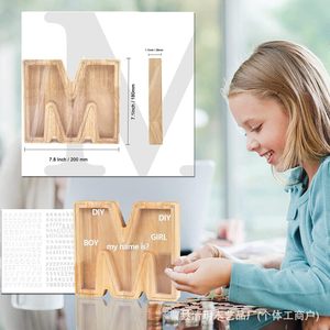 Hucha de madera con forma de letra del alfabeto, caja de dinero de madera maciza para niños de 2 a 4 años, color natural - Product Image 4