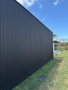 Idées de clôtures en lattes WPC modernes et nécessitant peu d'entretien, murs et clôtures extérieurs, panneaux en lattes WPC durables, panneaux extérieurs WPC - Product Image 1