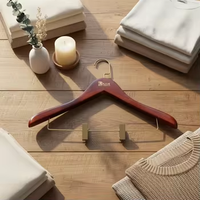 Cintres en bois vintage flexibles et antidérapants de luxe, vente en gros, pour salon et hôtel, nouveauté 2026