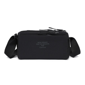 Sac bandoulière en nylon avec logo brodé personnalisé, sangle réglable, multi-poches, sac à bandoulière décontracté pour tous les jours - Product Image 1