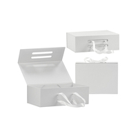 Boîte cadeau en carton rigide avec logo personnalisé du fabricant avec couvercle magnétique pliable et poignée en ruban Finition d'impression laminée mate