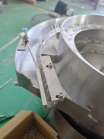 Vente directe usine : Alimentateur vibrant à godet pour alimentation douce, destiné aux capuchons pointus en plastique