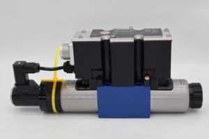 R900954256 4WRTE10V1-50L-4X/6EG24ETK31/A1M วาล์วควบคุมทิศทางแบบสัดส่วนชนิดควบคุมด้วยไพล็อต 4WRTE ซีรีส์ 10 ของแท้จากโรงงาน - Product Image 4