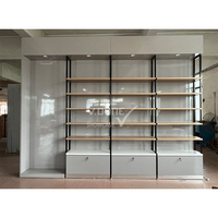 Étagère murale pour perruque en cheveux humains, étagère en MDF avec verre trempé, éclairage LED, mobilier de magasin de soins de la peau, design d'intérieur, cosmétique