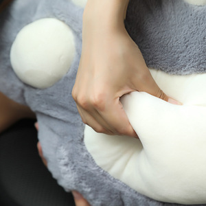 Coussin de siège en peluche rose et gris en forme de patte de chat mignon pour la décoration intérieure de voiture - Product Image 4