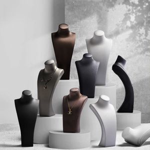 Support de présentation de collier de bijoux personnalisé, modèle de cou humain en cuir PU classique, support de pendentif pour la photographie de bijoux - Product Image 1