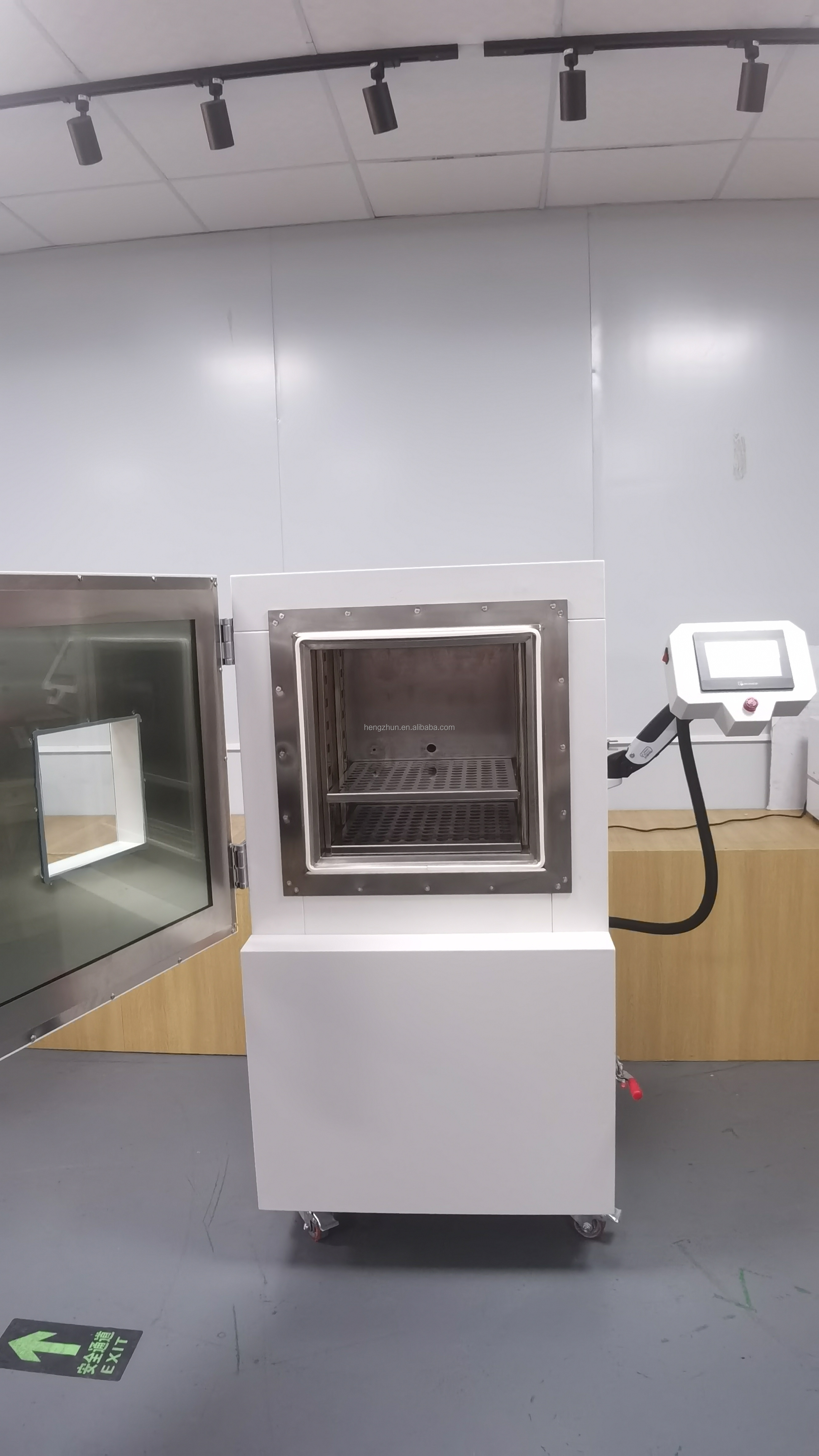Vertical LCD Display Vacuum Drying Chamber 91L With Temperature 10-250C