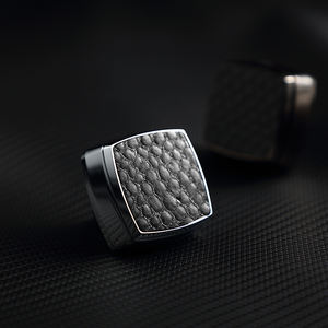 เครื่องกระจายกลิ่นหอมในรถยนต์แบบเจล อลูมิเนียมอัลลอยด์ทรงสี่เหลี่ยม ดีไซน์หรูหรา ใช้งานได้จริง ปรับแต่งได้ ระดับพรีเมียม - Product Image 2