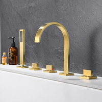Robinet de baignoire romain doré brossé, à montage sur pont 5 trous, avec bec col de cygne carré à arche haute, ensemble de douche de bain à trois leviers séparés et douchette à main