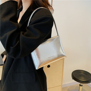 Elegante y versátil bolso plateado para axilas, bandolera de hombro con diseño de nicho para mujer - Product Image 6