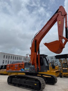 Excavadora de cadenas Hitachi ZAXIS 350H usada y confiable para trabajos en canteras y construcción de movimiento de tierras a gran escala - Product Image 3