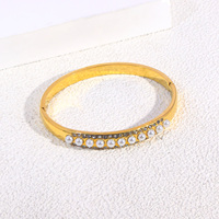 Collection de Bracelets Dorés Multicolores en Pierres avec Perles, Strass, Motifs Feuille et Maillons Larges pour Femme – Idéal Cadeau Tendance