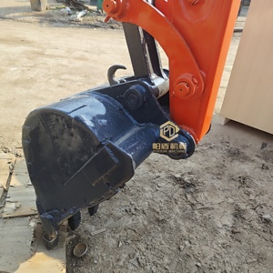 Mini-excavatrice sur chenilles Hitachi ZX50U d'occasion, pesant 5 tonnes, avec moteur Isuzu, boîte de vitesses, roulements et moteur, à vendre. - Product Image 5