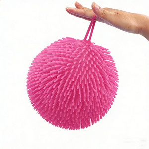 Pelota de juguete suave de goma con púas, tipo Koosh, arcoíris, para bebés, venta al por mayor - Product Image 1