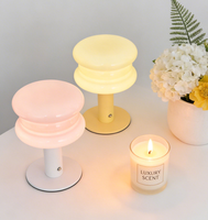 Lampe de table Hamburg avec accents en verre, lampe de table rechargeable pour la chambre à coucher, avec une esthétique moderne, décoration de chevet