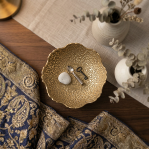 Assiette décorative en métal faite à la main avec incrustation dorée, design bohème, forme irrégulière, peinte à la main, pour les fêtes - Product Image 6
