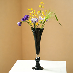 <span class=keywords><strong>Vase</strong></span> sur pied en verre teinté noir vintage, support de lampe rétro, décoration simple haut de gamme pour l'affichage floral sur table de salon - Product Image 3