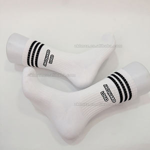 Lot de 6 chaussettes noires pour hommes Premium Retro Sports Design respirant évacuant la transpiration pour les <span class=keywords><strong>jeunes</strong></span> adultes Vente en gros - Product Image 2