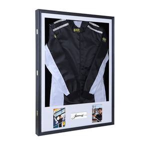 Vitrina Moderna de Madera Hecha <span class=keywords><strong>a</strong></span> Mano para Trajes de Carreras, Caja de Exhibición Montable en Pared con Protección UV Antidecoloración y Diseño Seguro - Product Image 3